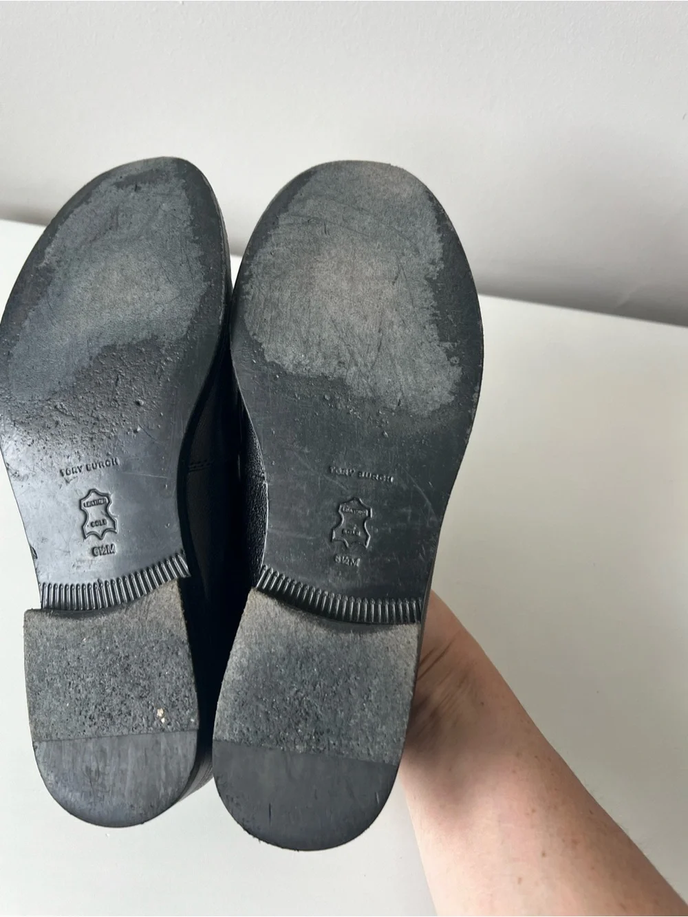 Tory Burch Black Leather Penny Loafers with Gold Logo size 6,5-7